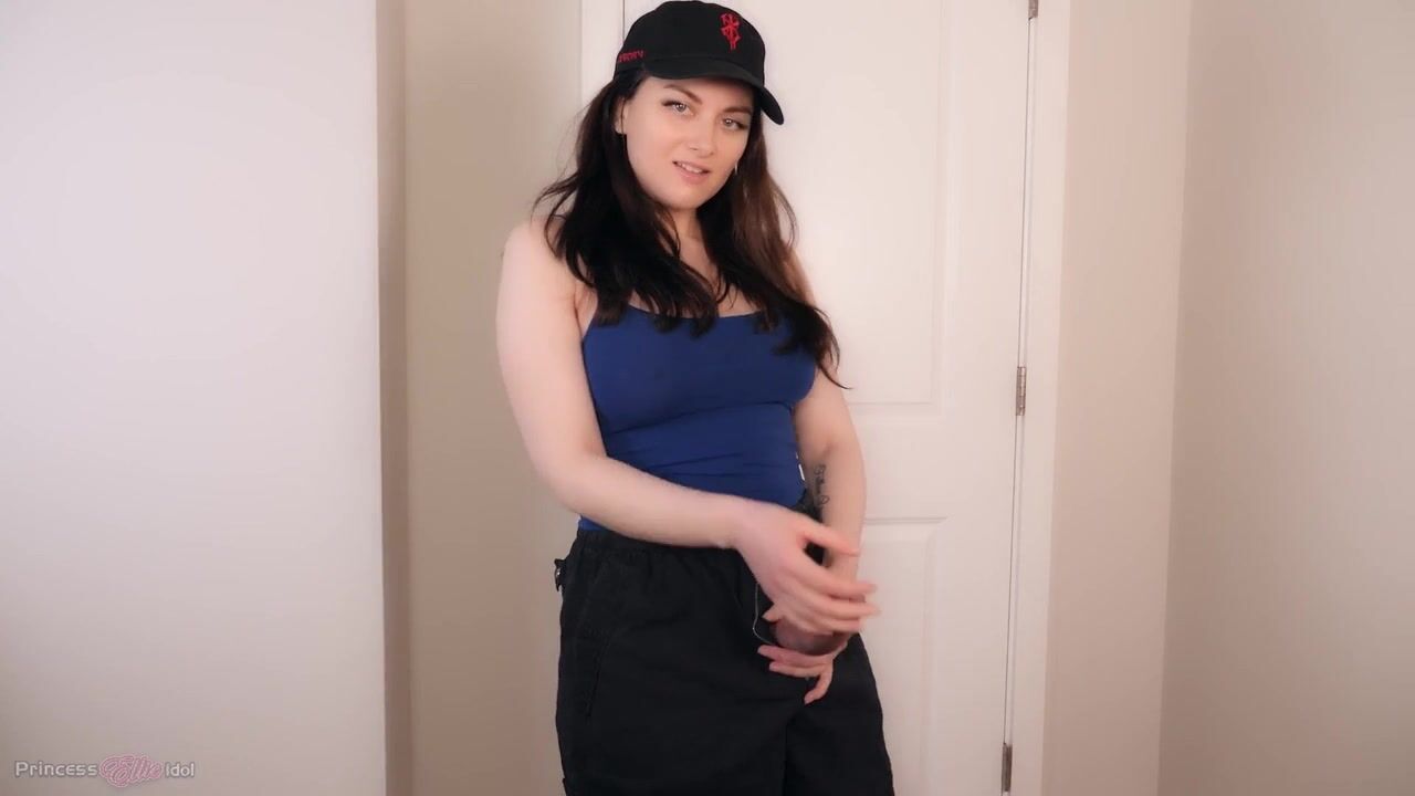 Ellie Idol - YOUR FUTA COWORKER OBJECTIFIES YOUR BIG DICK AND MUSCLES