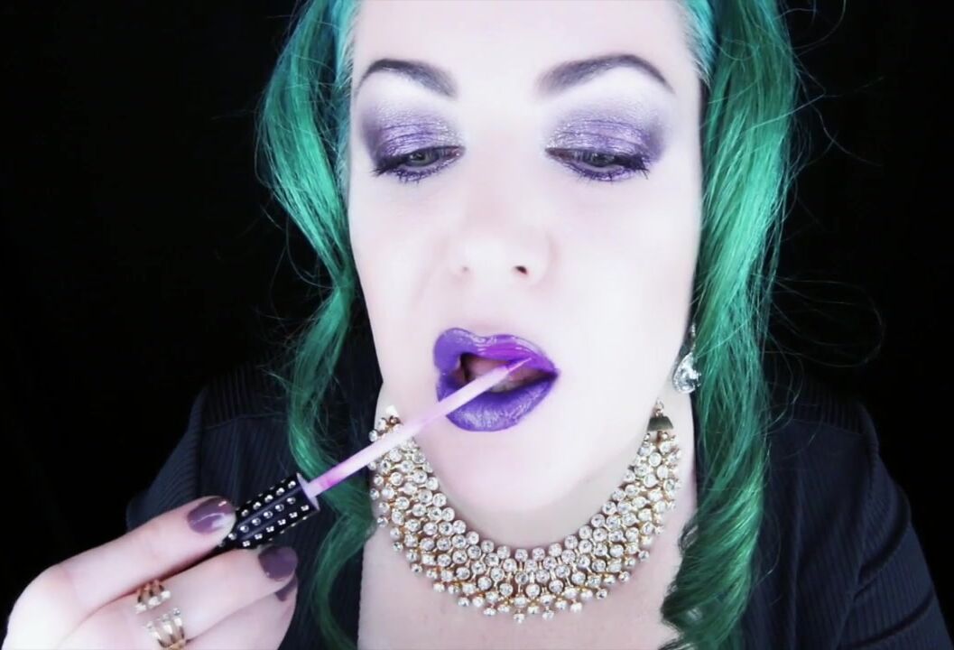 Goddess Zenova - Purple Lipstic