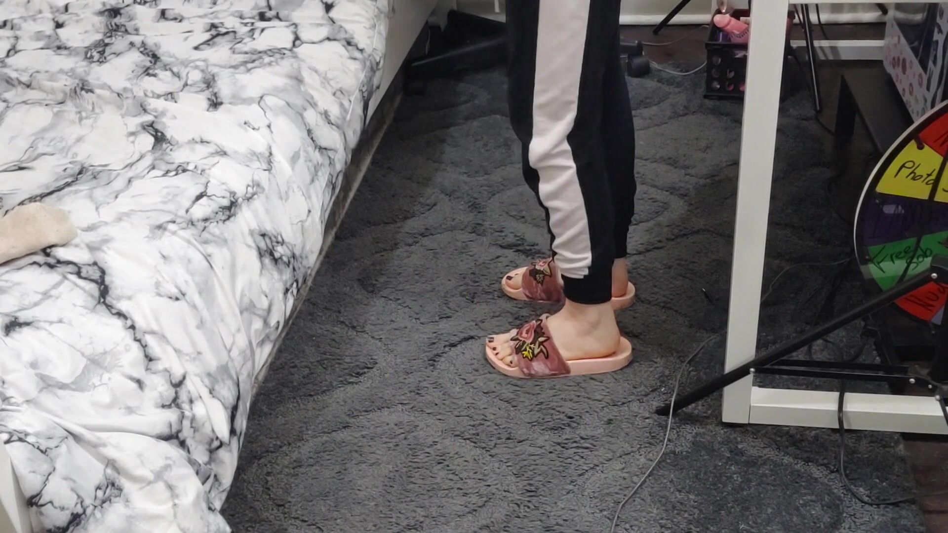 LilRedVelvet - Jerk Off to My Slides
