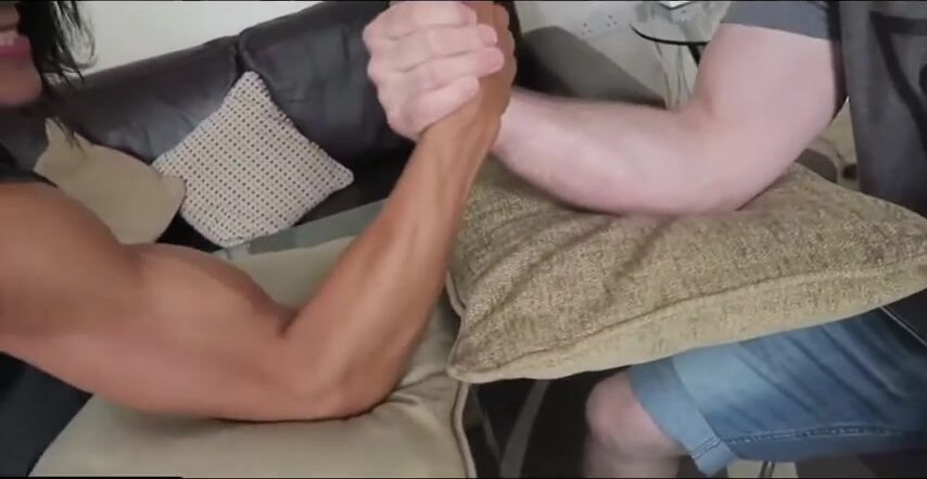 Danni Teresa armwrestling