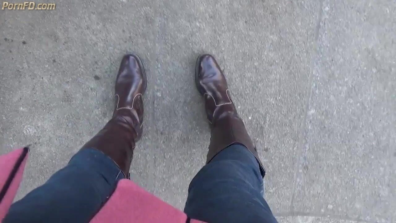 Boots licking lesbian - UGF
