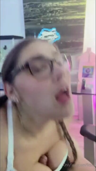 Fitsid Tittyfuck