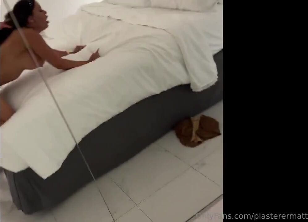 Luna fucked and facialised by a BWC in motel