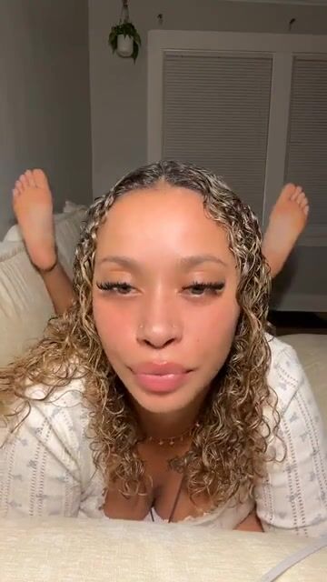 Ebony Pose Foot Joi Countdown