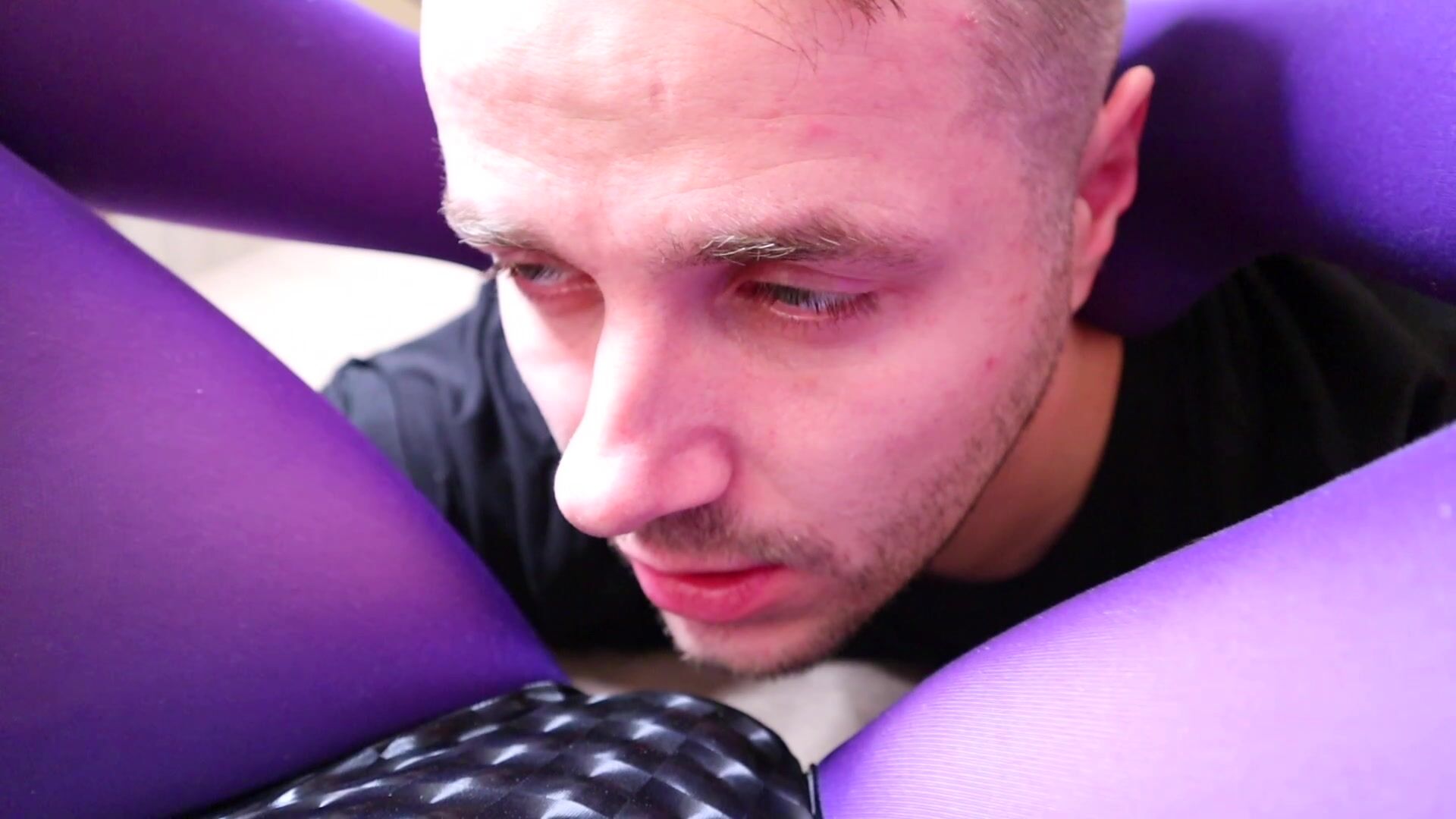 Evelina choked tights