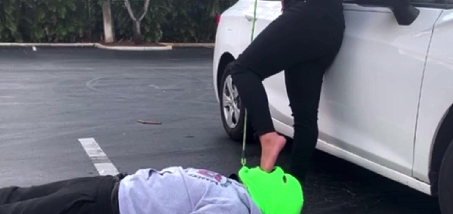 Street Financal Slave Licks and Sucks Feet!