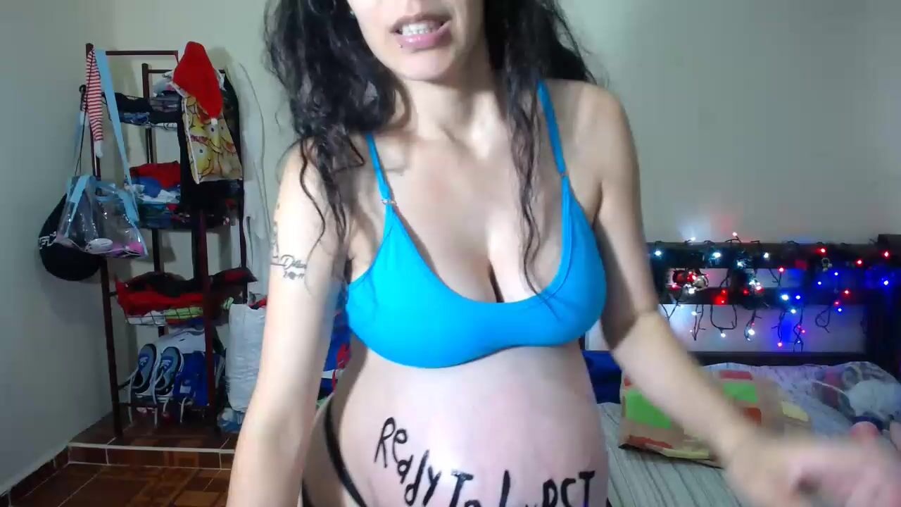 ximenatovar is having funin her labor!