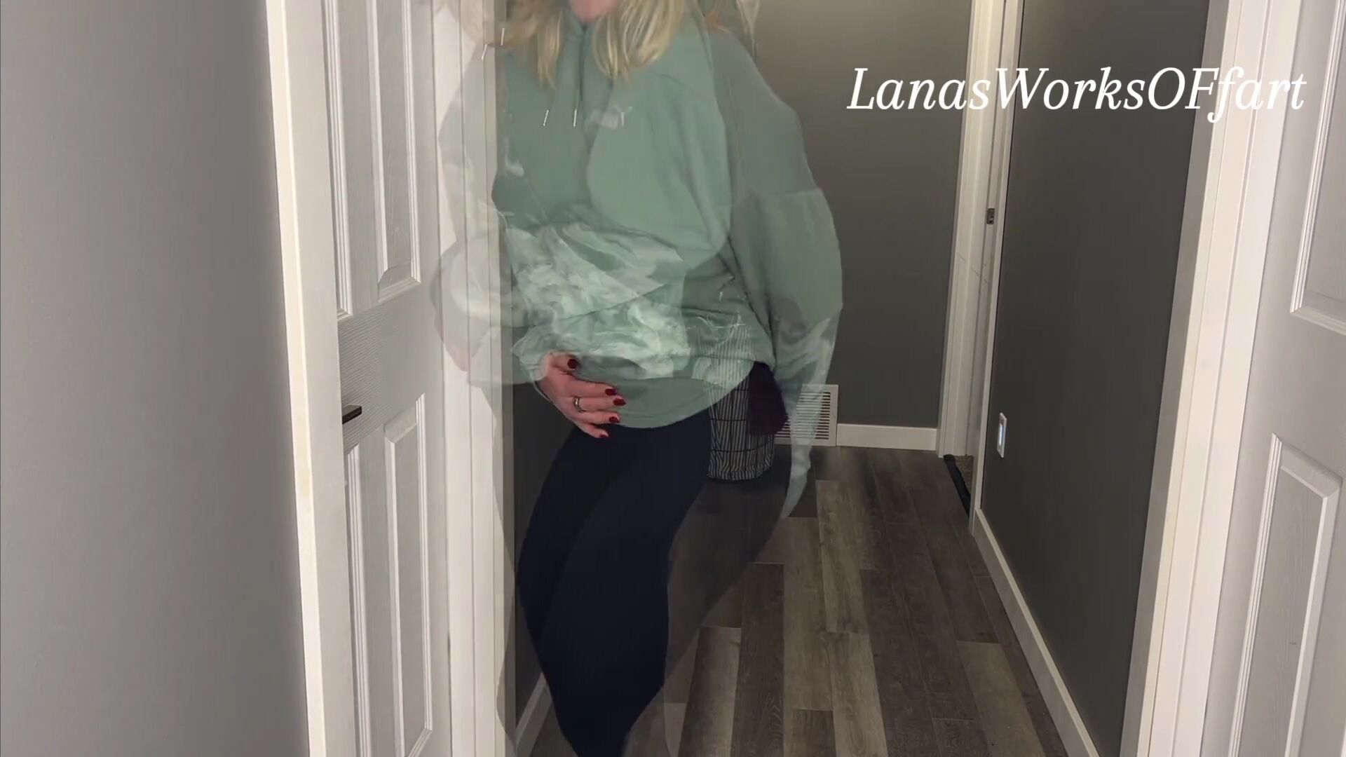 LanasWorksOFfart farting in leggings then desperate farts then toliet shit
