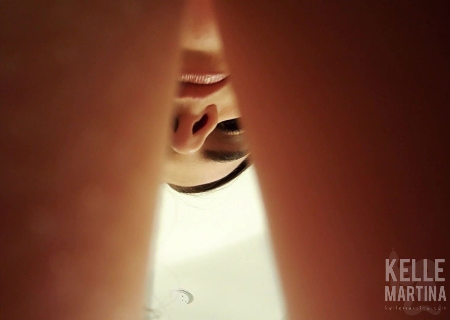 Giantess Kim A Tiny Gift