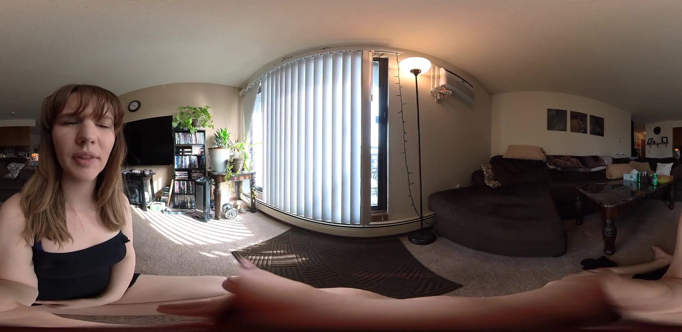 Leijla Giantess Toothache VR360