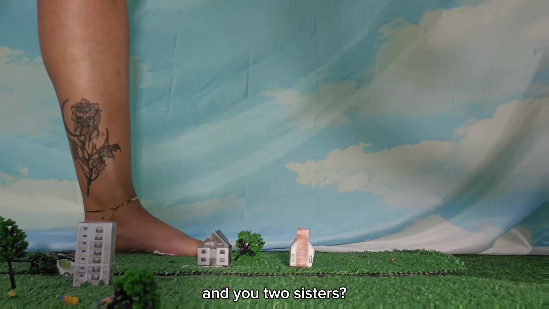 Giantess latina