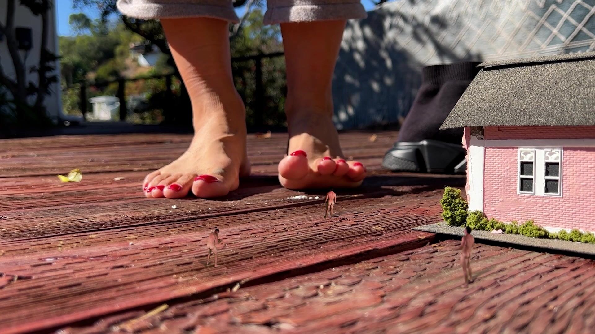 Giantess Roma little brave village