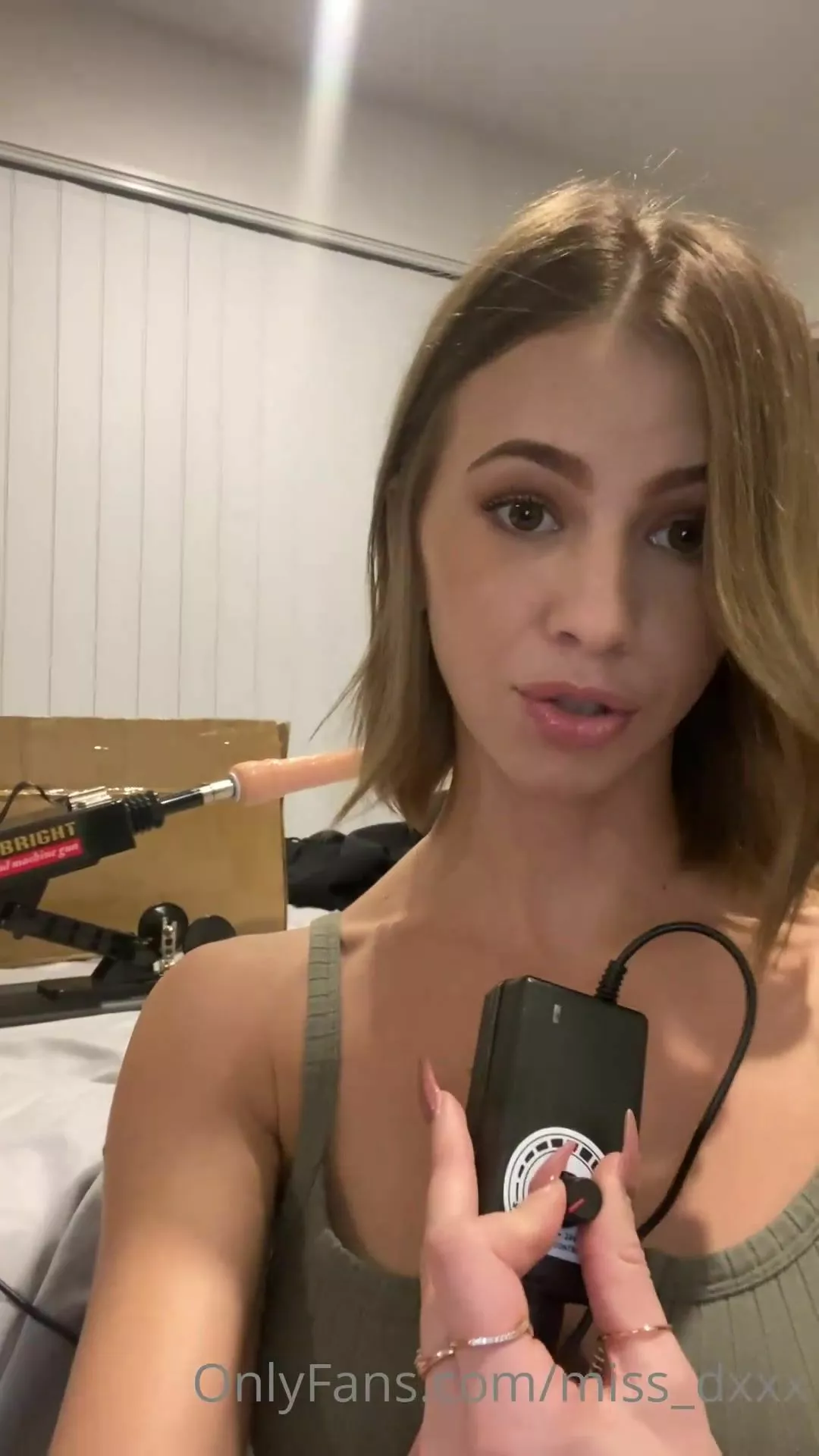 miss_dxxx A special delivery today xxx onlyfans porn