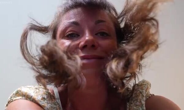 Giantess plays with tinies