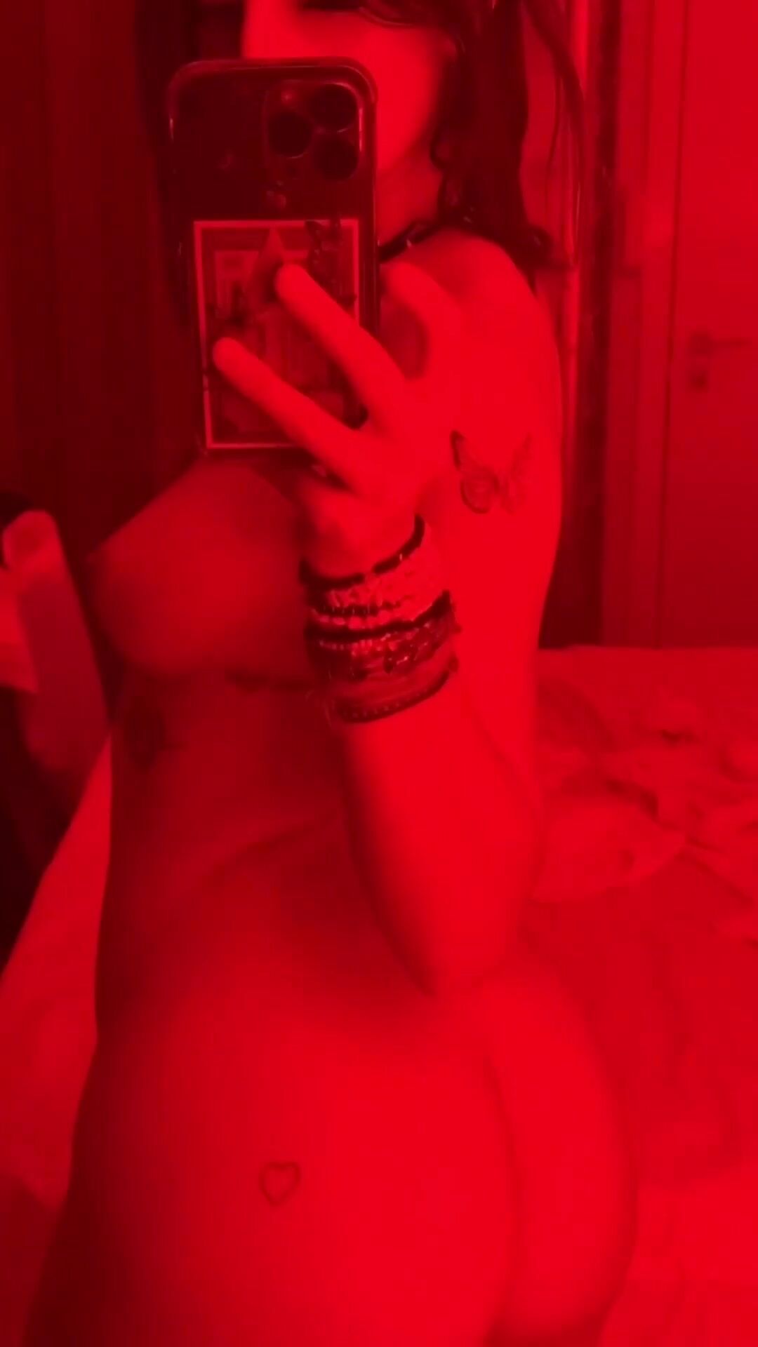 Adryelli Rot 15
