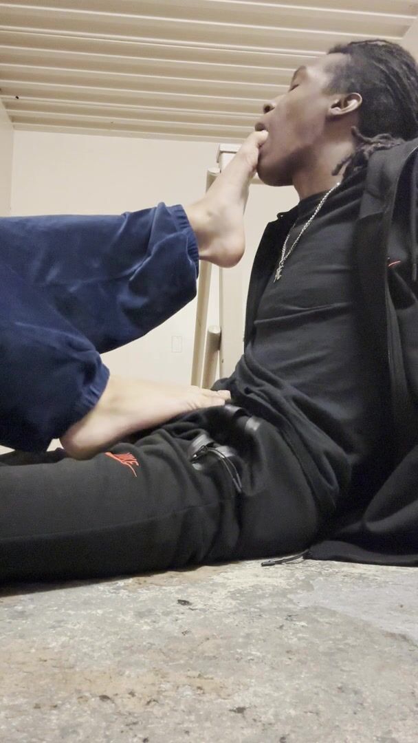 Taiga Best Friend Foot Worship