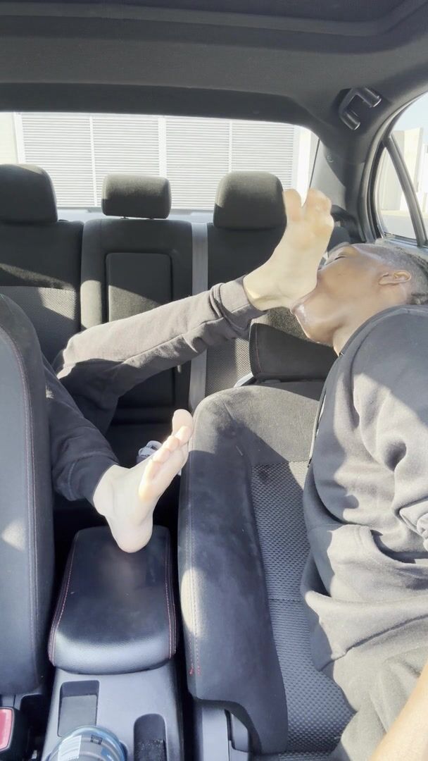 Taiga Foot Gagging in Car