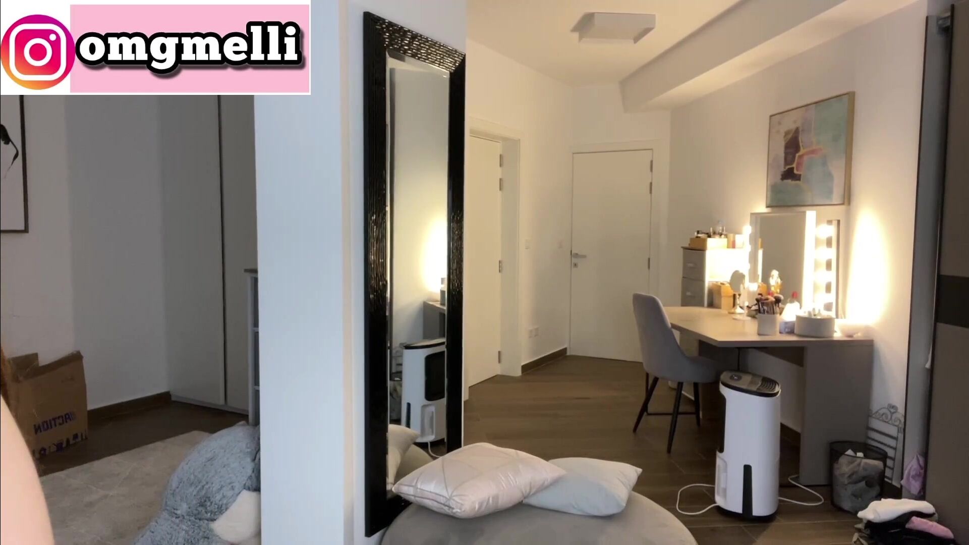 Melloow fashion show stream sexy asf