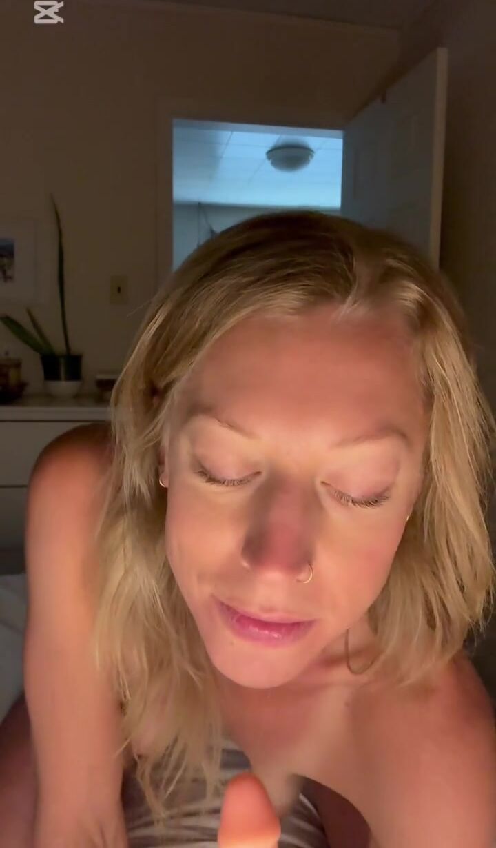 Caught peeping on Mommy's Pussy - JodisLips
