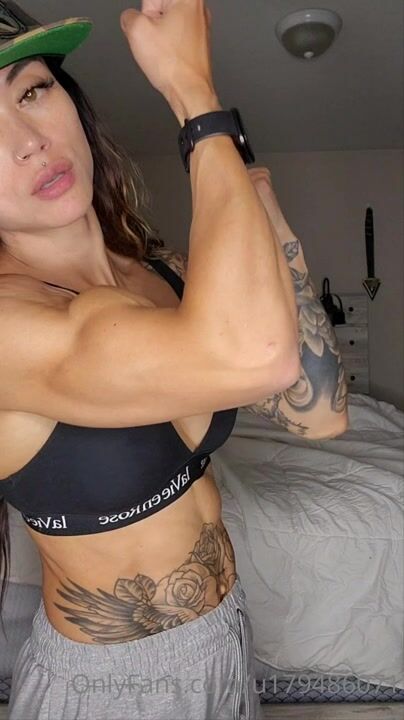 vivian biceps
