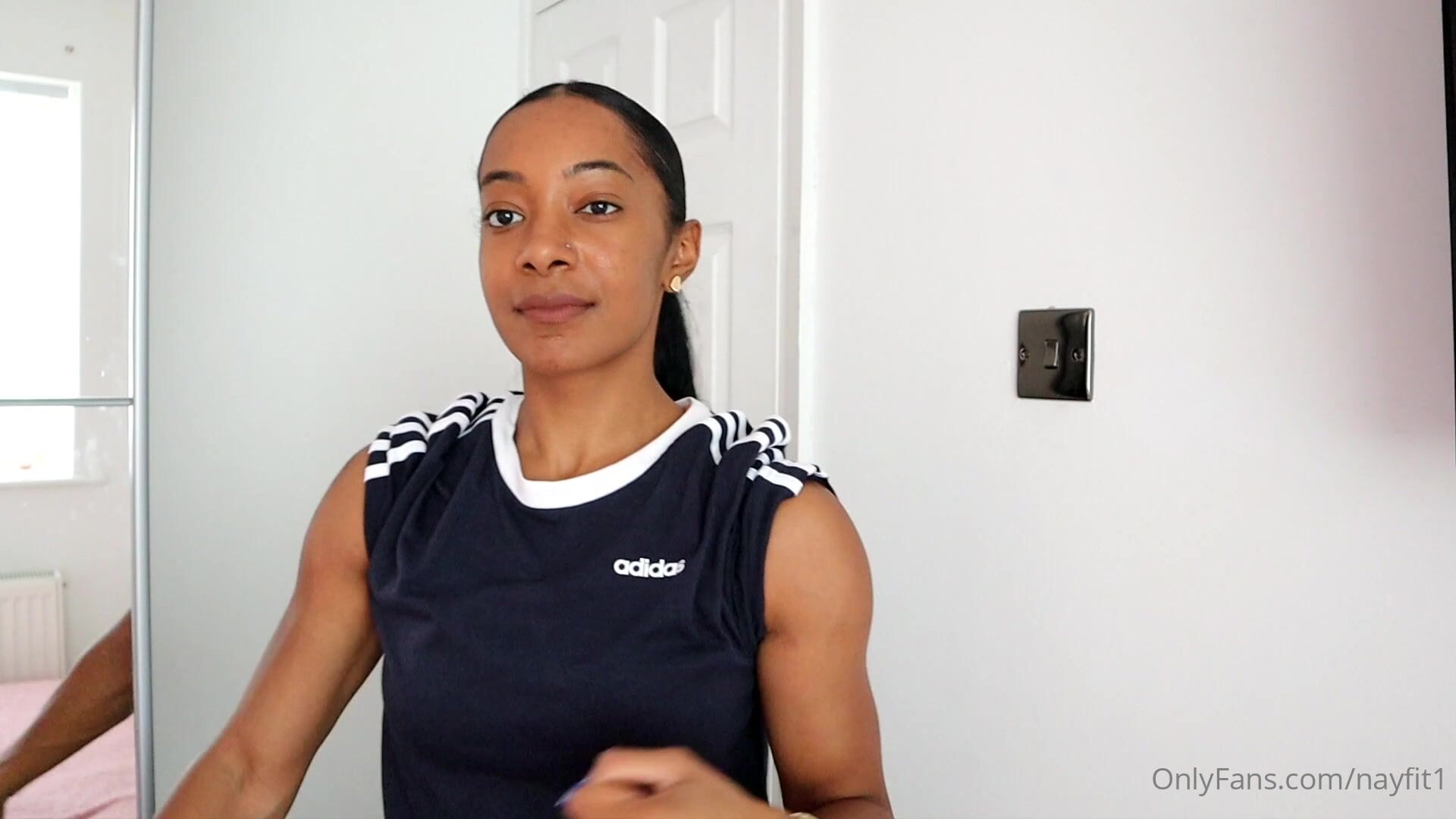 Nayfit flexing biceps