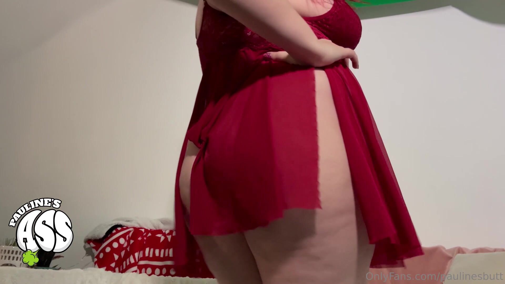 Pauline's Ass - Short Red Dress