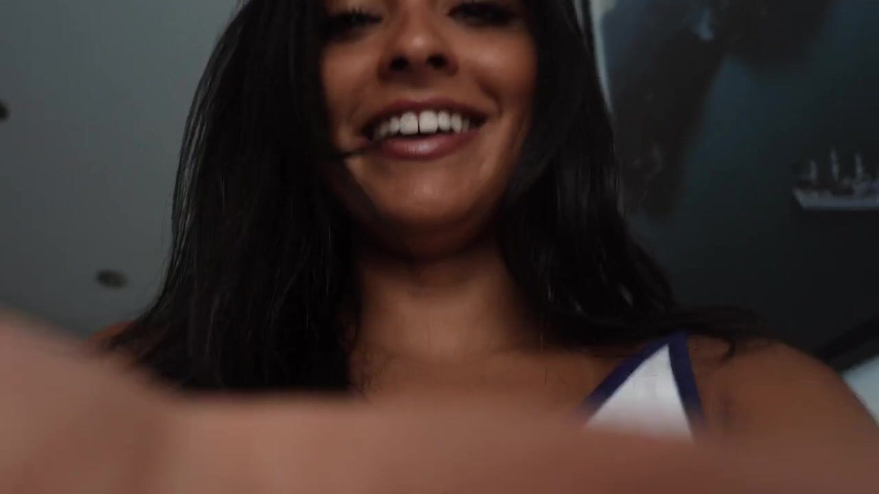 Giantess Latina