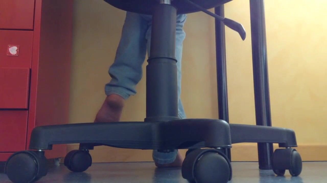 candid student footplay