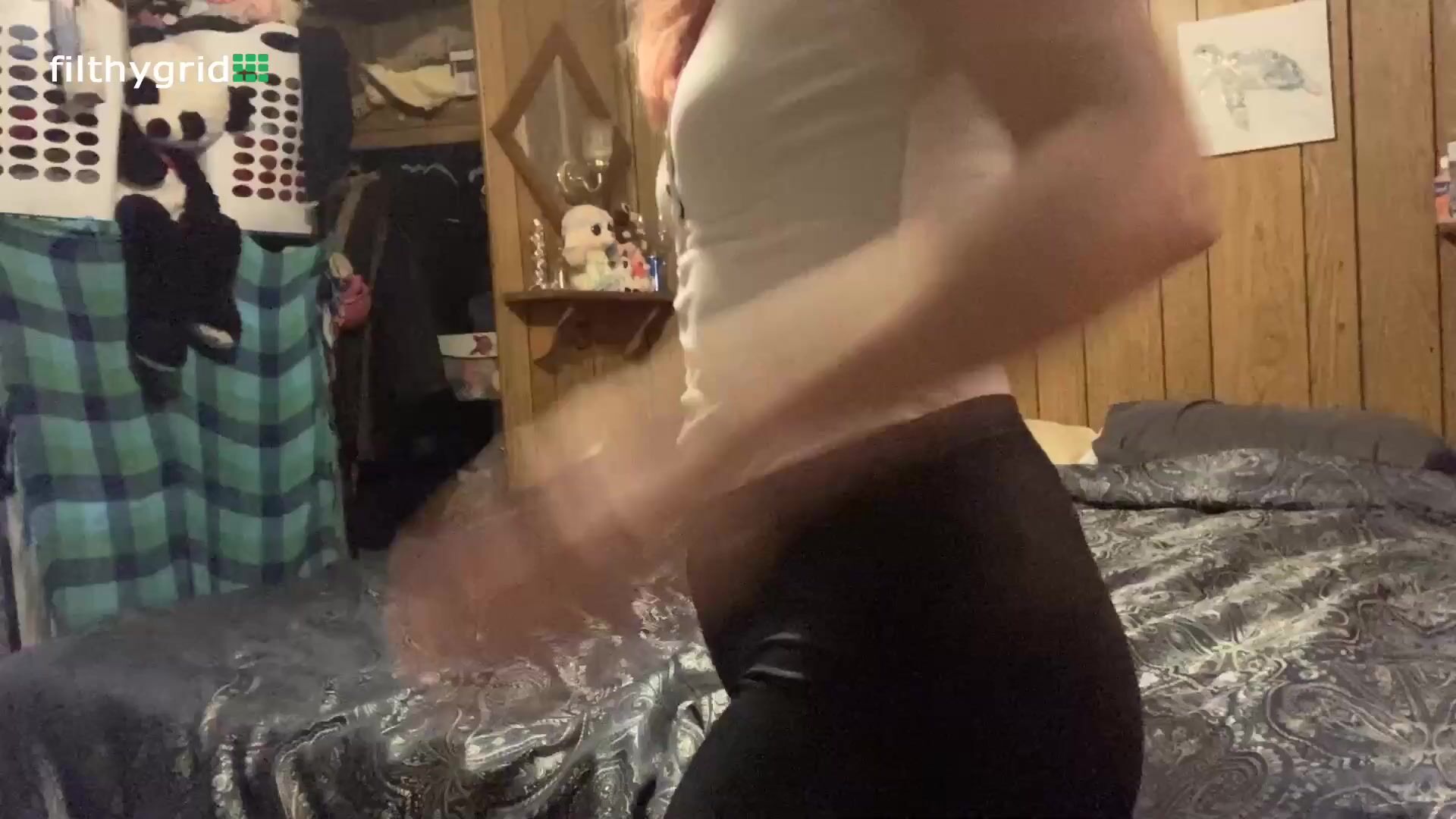 MILF Gassy date with lots of farts