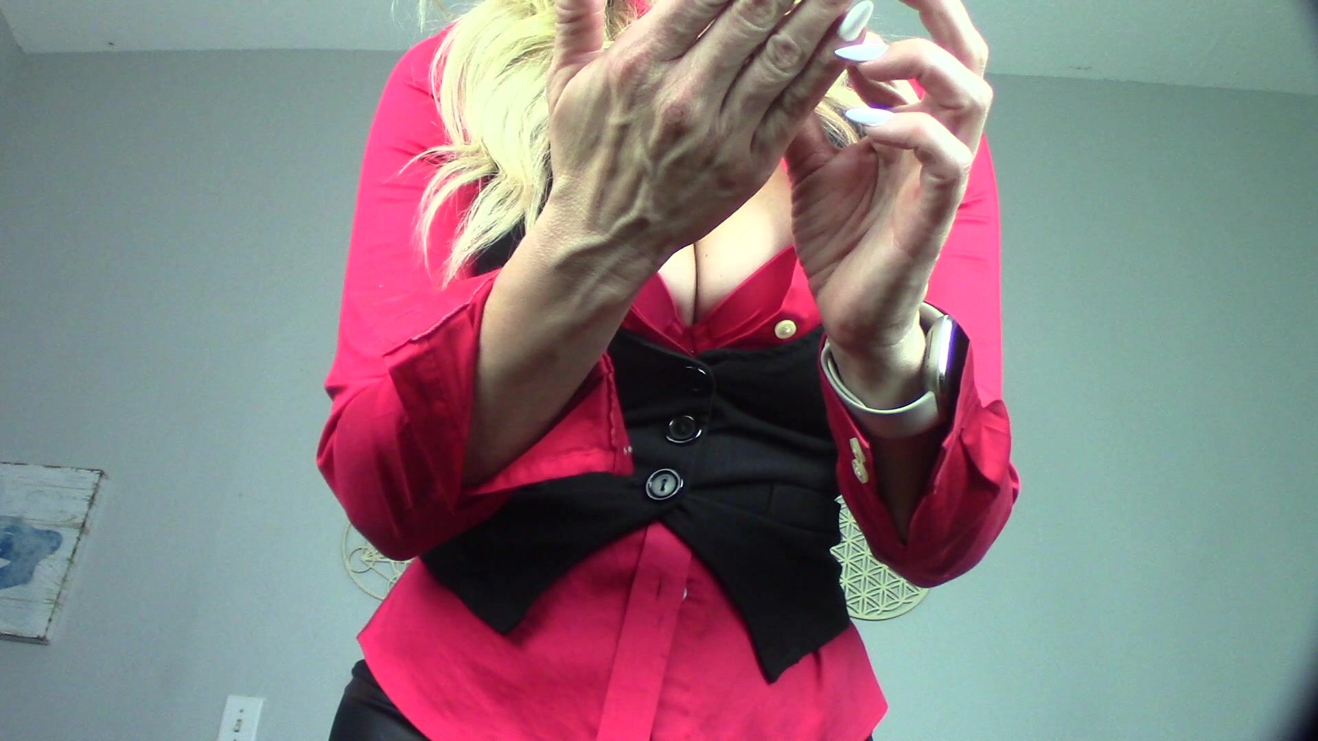 Giantess Goddess Gwen