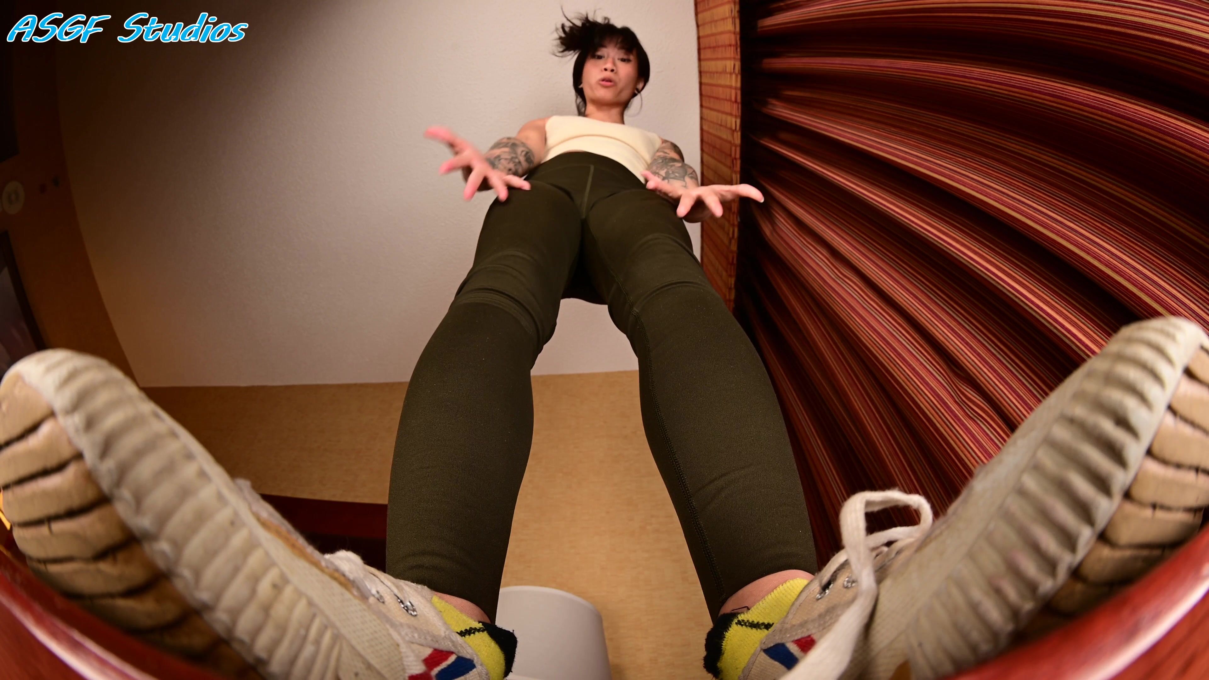 Gymnast HUGE feet take a big step.