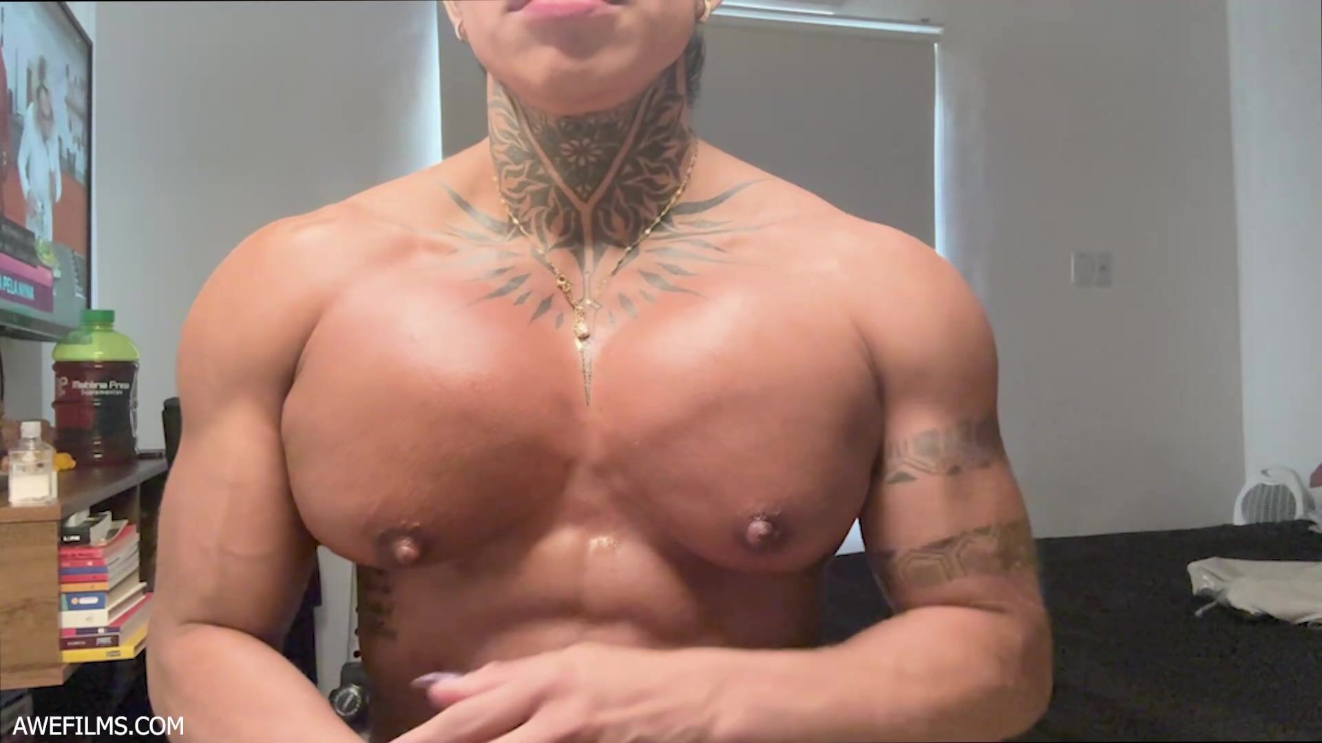 ripped pecs