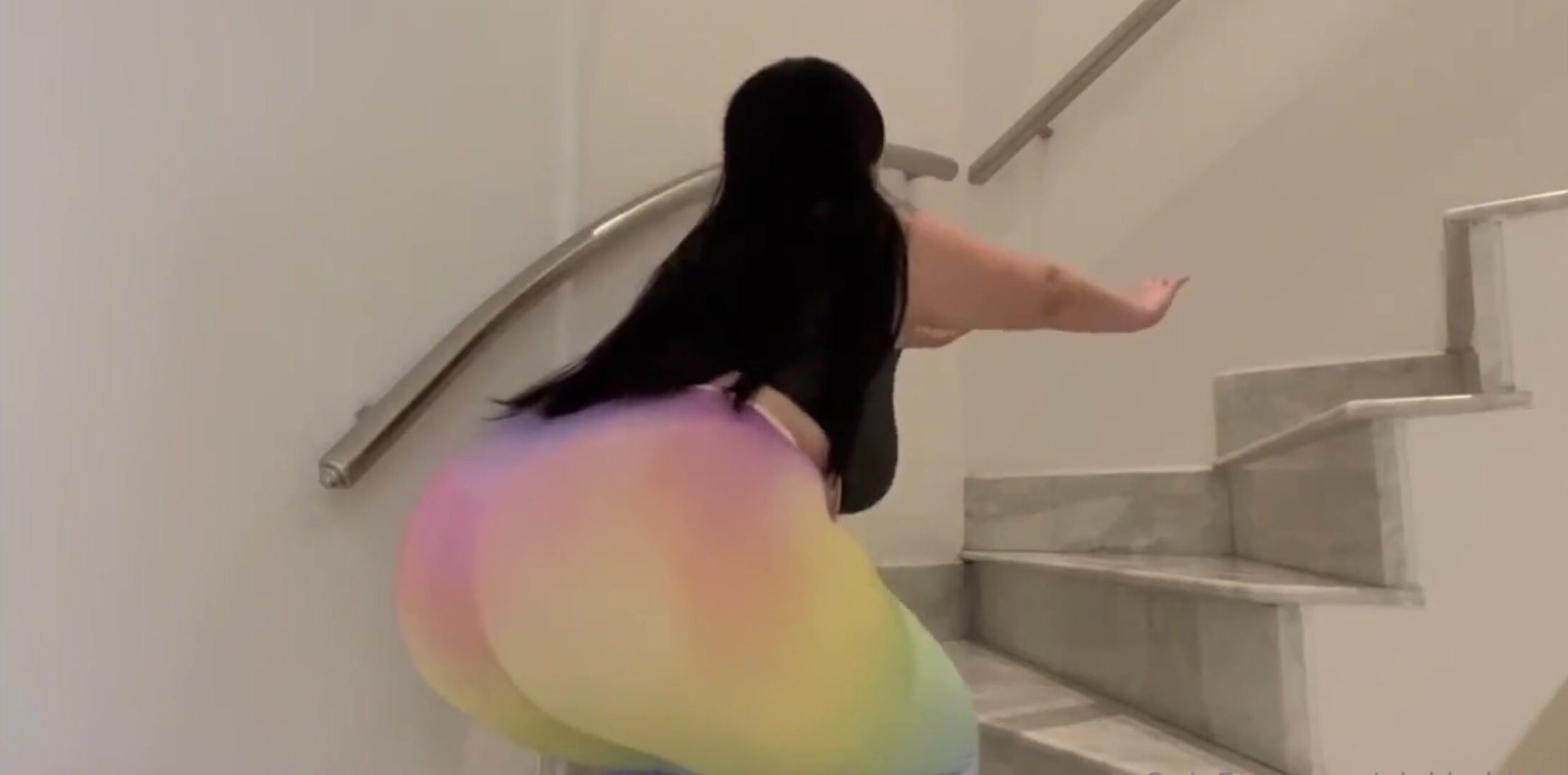 Pinkkgirl blasting out farts whilst doing squats and other exercises