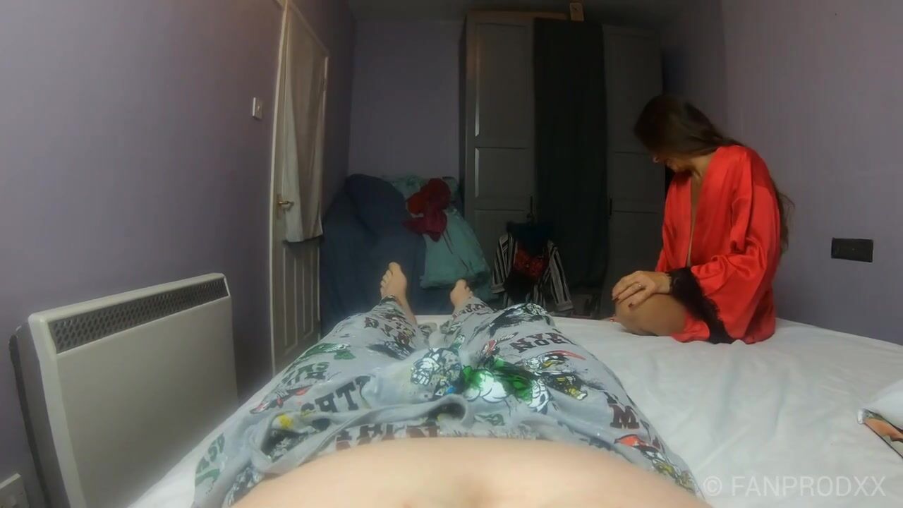Fanprodxx-Stepmom jerks off stepson