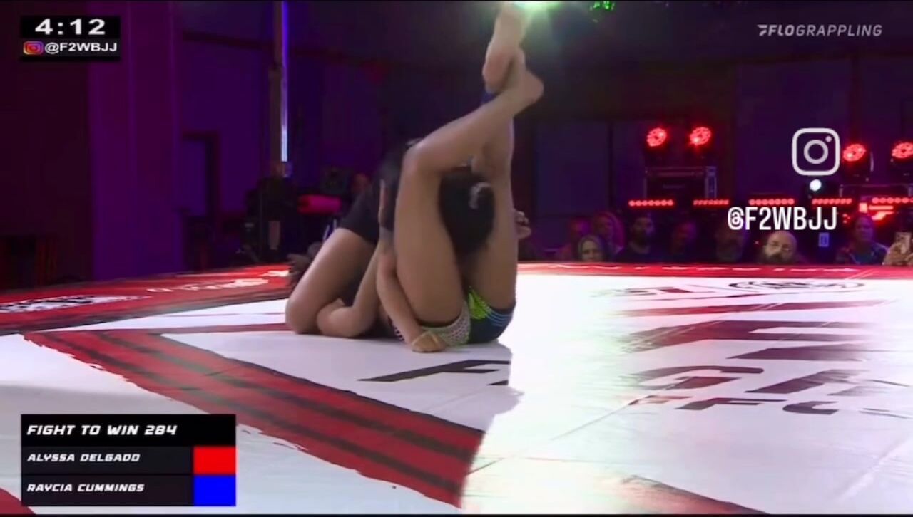 She did a reverse headscissors in her BJJ match for her reddit followers