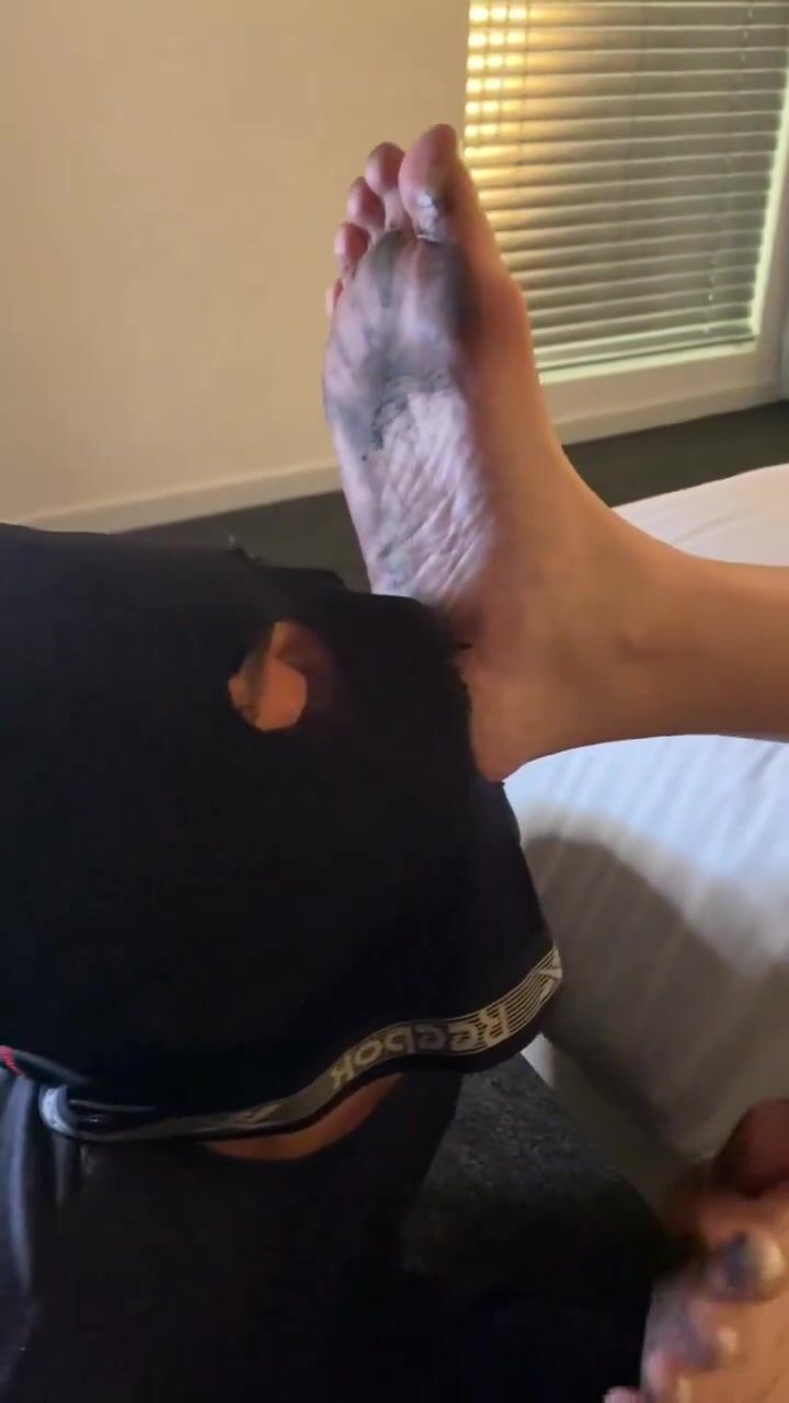Beta male being useful to his Goddess