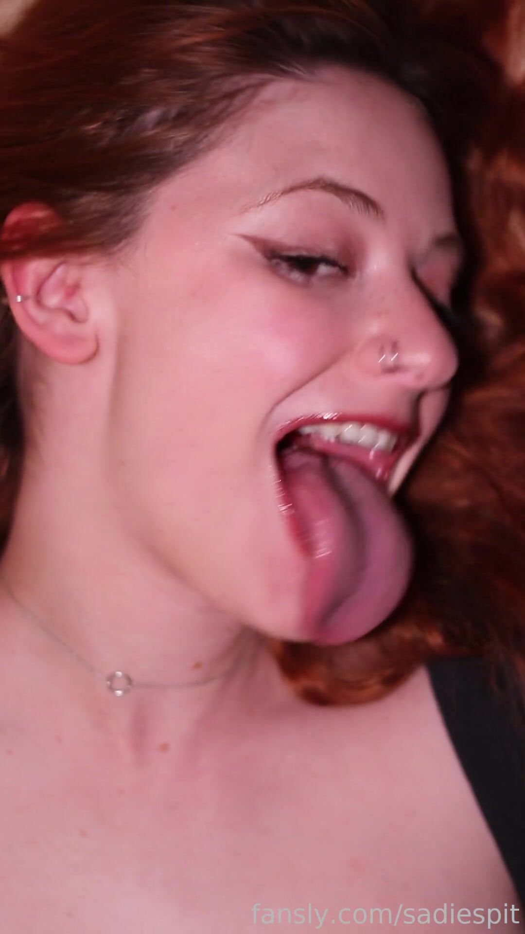 Sadiespit tongue joi
