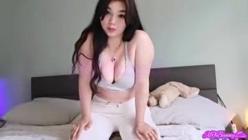 xo bunny farting