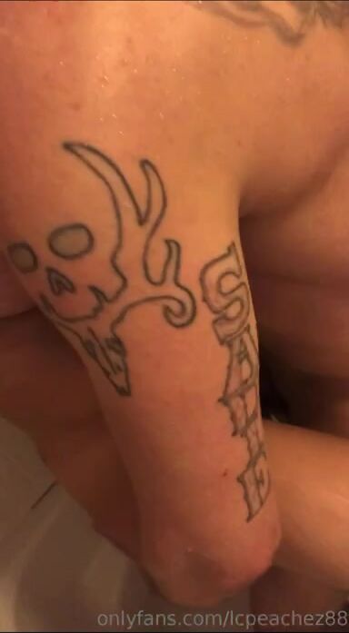 Muscle girl fuck in shower + Cum on abs