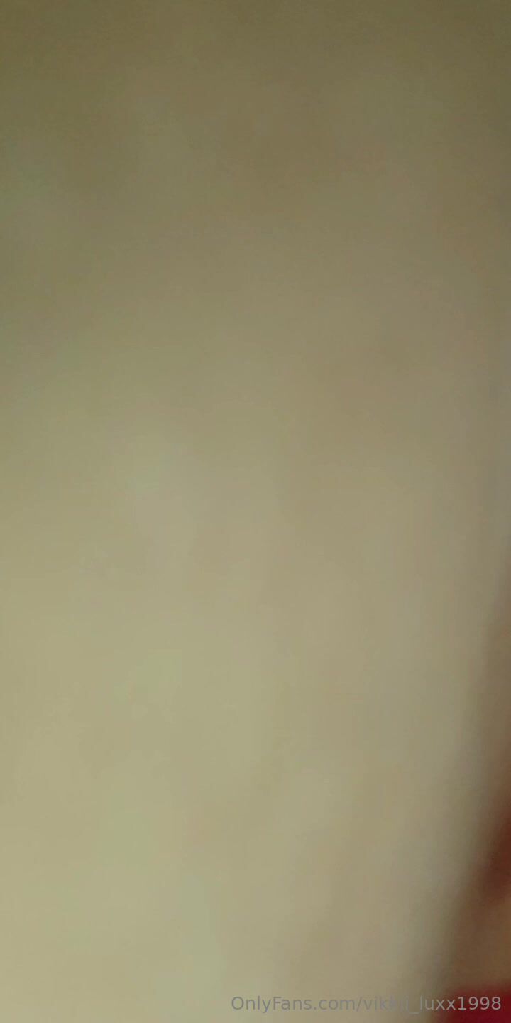 vikkii_luxx1998