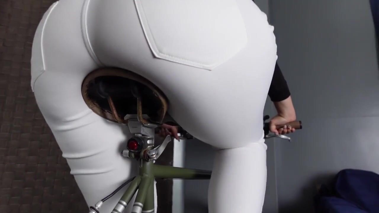 Asian Jiggle Ass