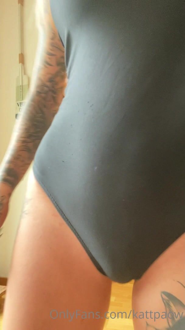 Swedish KattPaow Shows Her Big Ass Tease