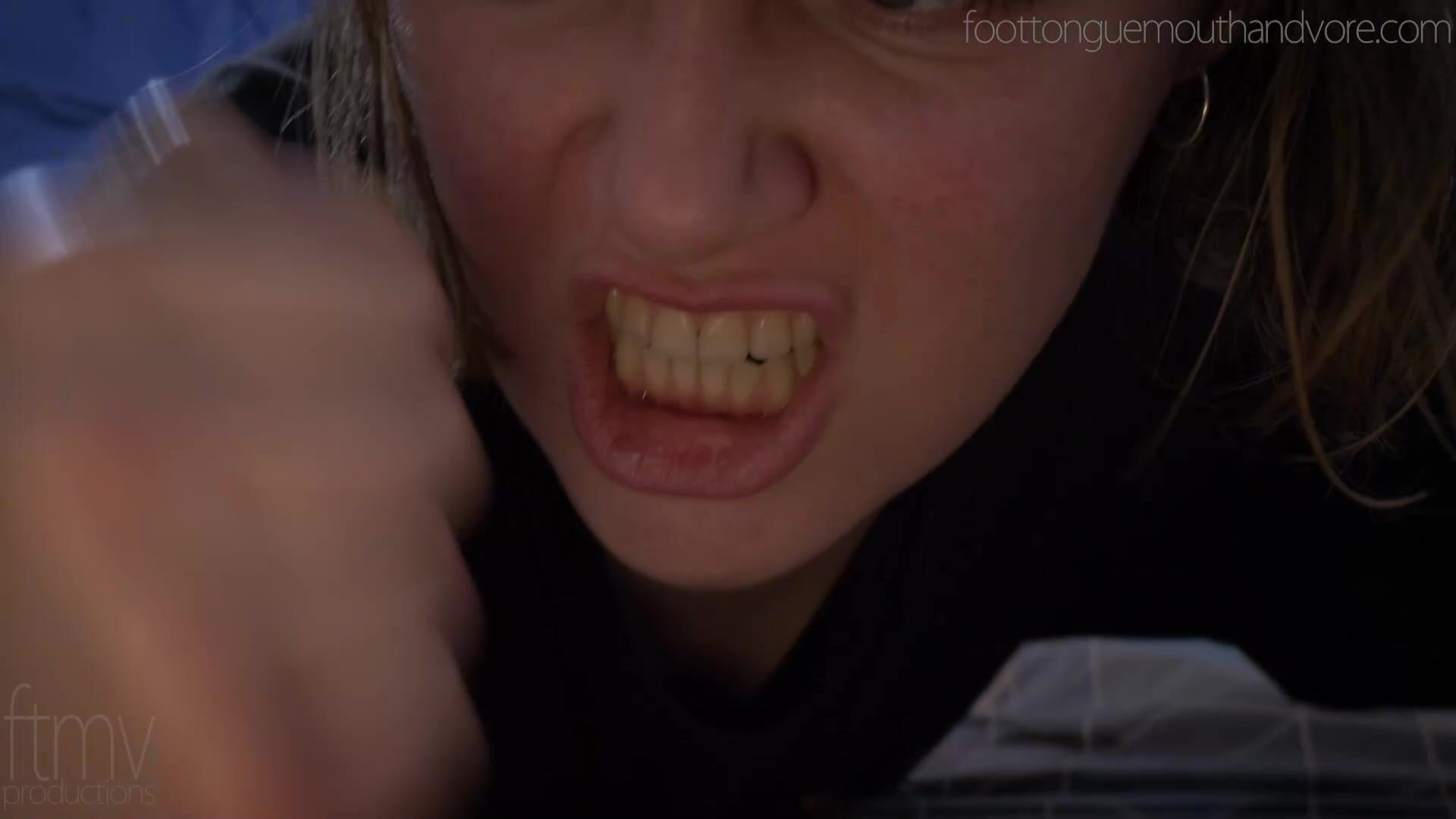 Hannah anda Riley foot-tongue-mouth-and-vore