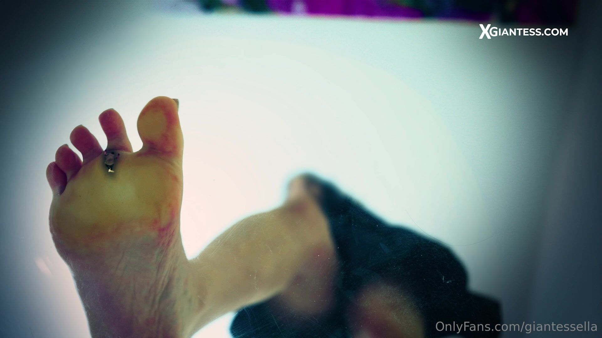 giantess playing game wants to squish you