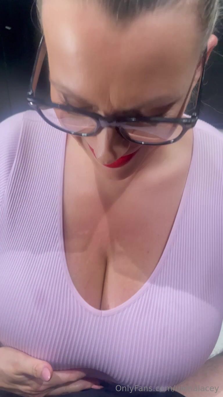 Juicylucie89 - onlyfans titfuck