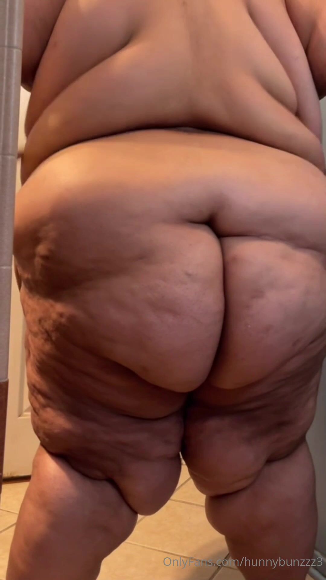 USSBBW HunnyBunzz shows her beautiful body