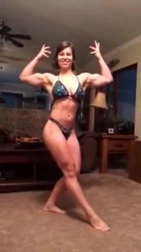 Alyssa Kissl pose
