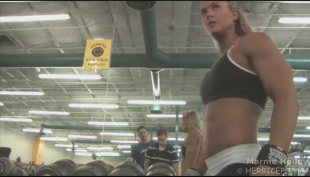 Woman at gym nice muscles