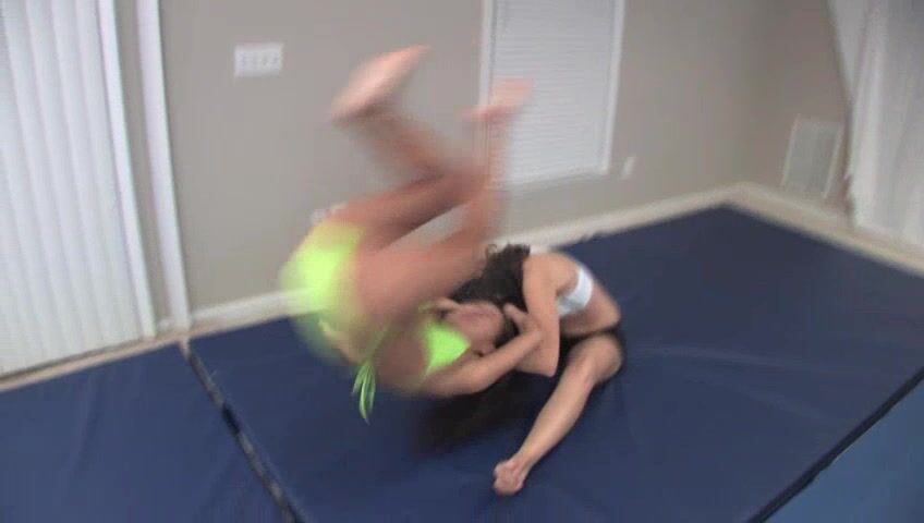 Sumiko vs Angelina Wrestling