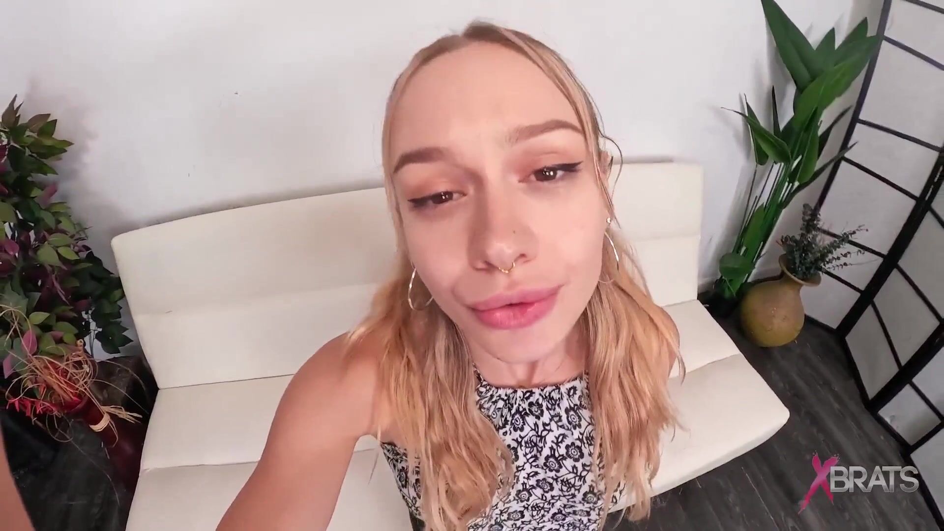 Giantess naomi swann